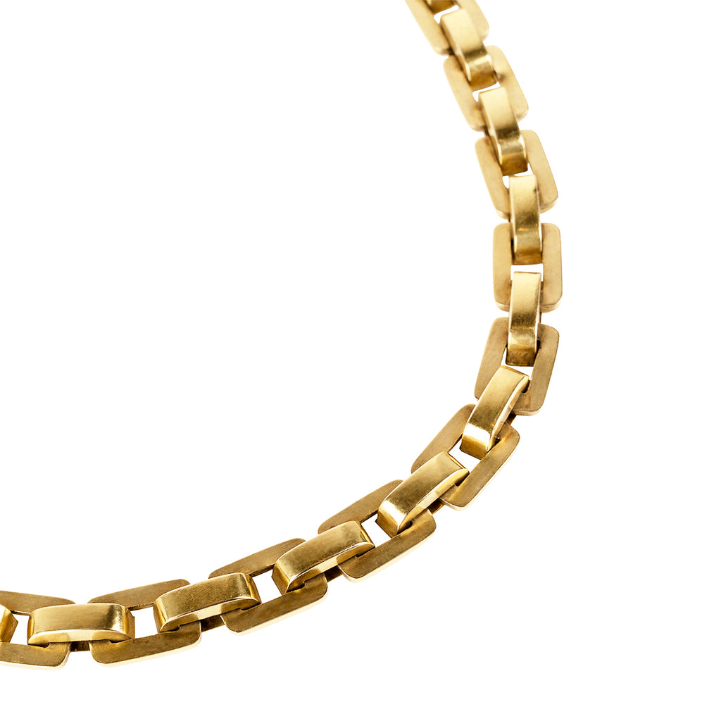 Victorian era gold linked chain necklace with a bright bloomed finish in 18k yellow gold. Hollow links in a bold design form the chain. England. Circa 1880. Front view close up shot to show details. 