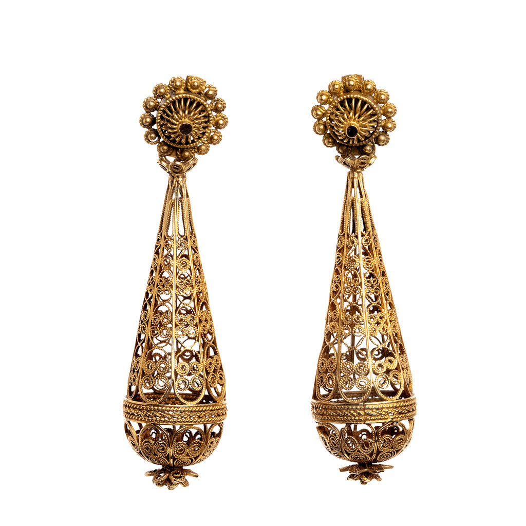 Early 19th Century gold torpedo shaped earrings. Creating cannetille work is a time-intensive process that involves stretching gold into thin threads and coiling the threads into elaborate and intricate designs. English in origin. Circa 1820. Front view.